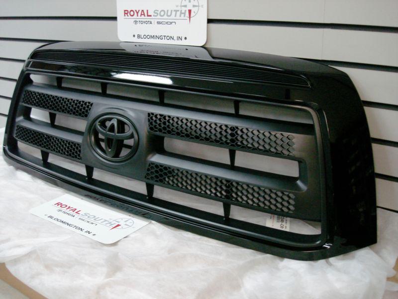 Toyota Tundra Grille Emblem 3043