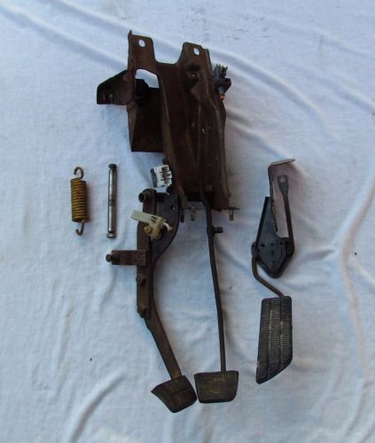 73-87 chevy gmc clutch-brake &amp; gas pedal assembly oem gm 81-87