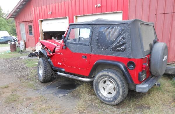 1998 jeep sport  wrecked on left front fender -- engine runs parts jeep