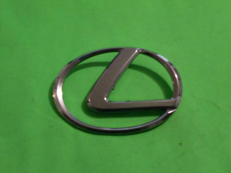 2008 lexus front hood emblem/4 pins/crome plastic/used