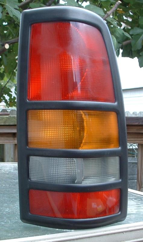 Right tail light 2001-2003 chevrolet silverado gmc sierra dually tail lamp oem