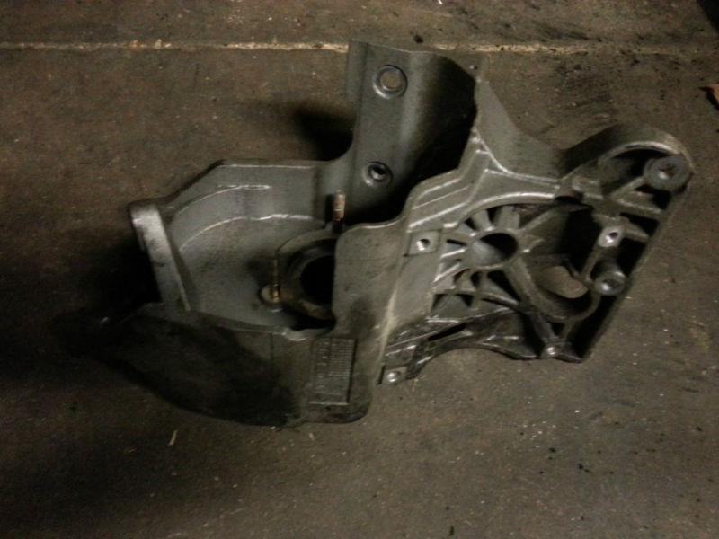 2005 2006 jeep liberty 2.8 crd fuel injection pump mounting bracket