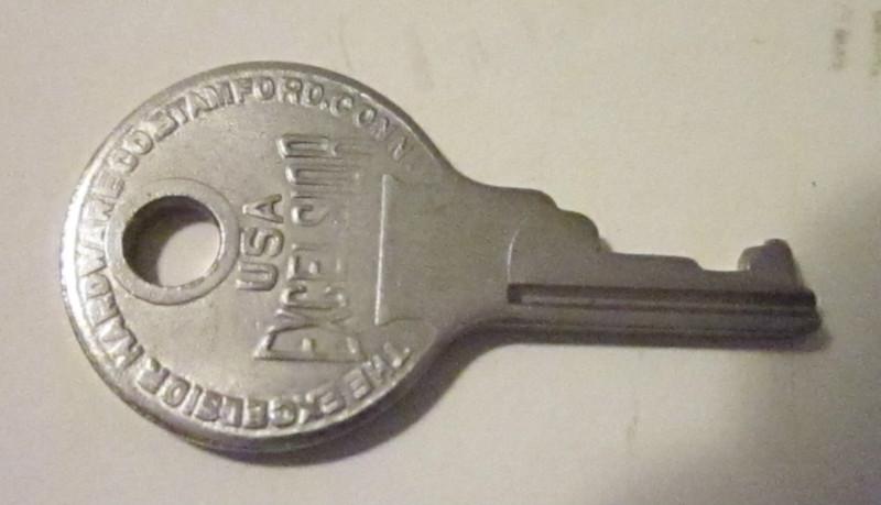 *nos* harley royalite (bubble bag) saddlebag key # 6k11 *oem* buco bags