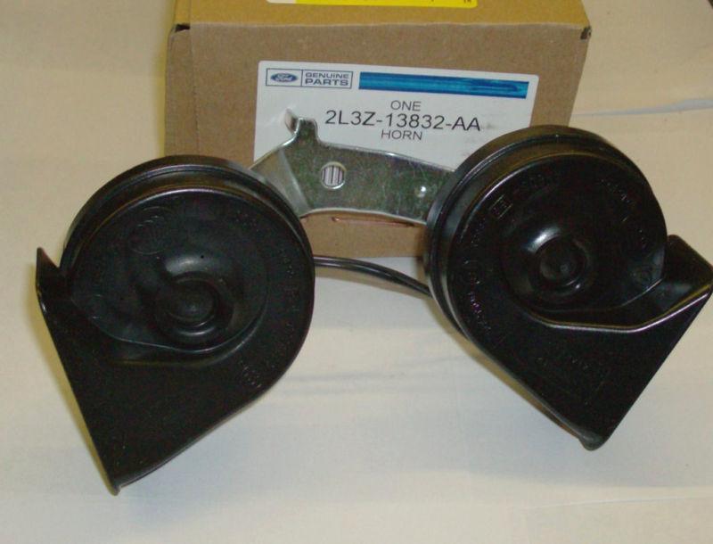 Ford f150 expedition lincoln navigator horn bracket set new oem 2l3z 13832 aa