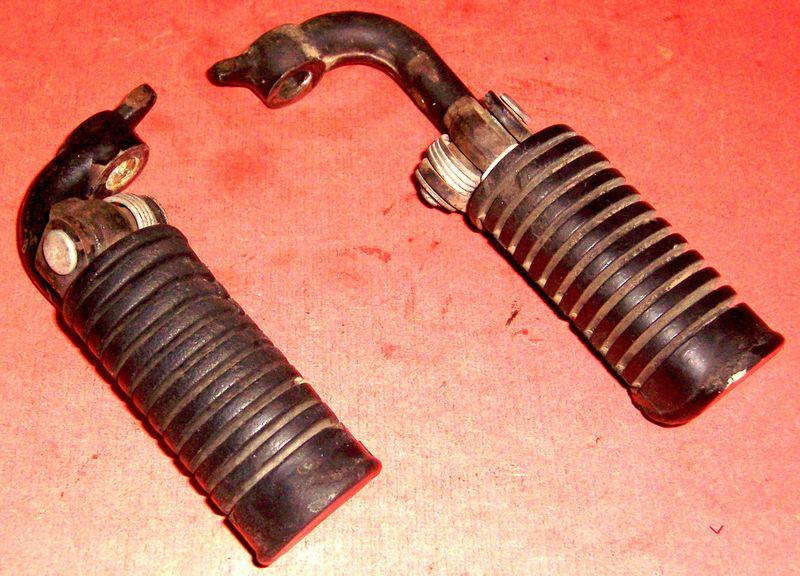 1971 honda cb500 four front foot pegs and mounts nice and straight fast shipping