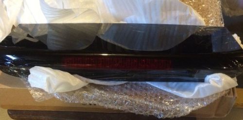 Land rover lr3 mounted rear break light lr029623 (fits: 2006 lr3)