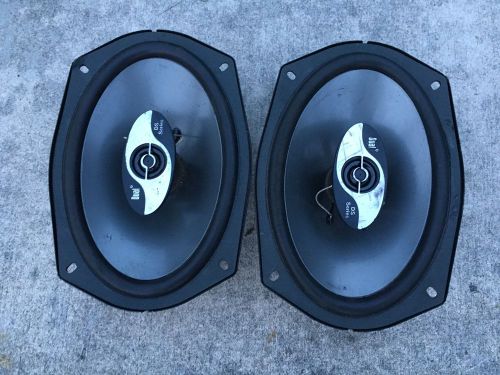 Dual 6x9 2-way speaker fits door and rear