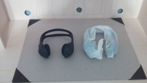 Saturn 2007 wireless back seat headphones