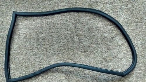 1977 - 83 bmw e21 left rear quarter window weatherstrip seal