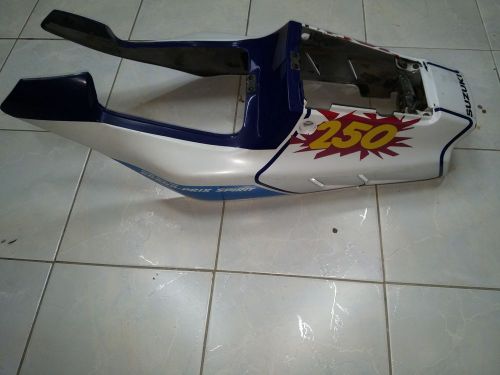 Suzuki rgv 250 vj22 back plastic complete