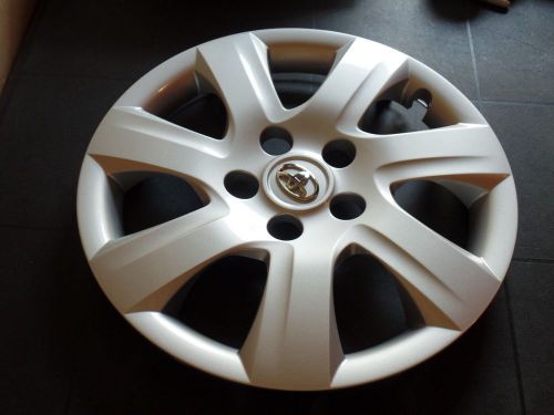 Toyota camry hubcap wheelcover  great replacement 2010-2011 retail $77 ea oe c36