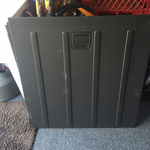 Nissan xterra rear hatch cover