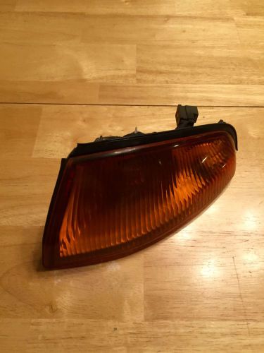 R32 nissan skyline gtr passenger left corner light broken tabs 26129-05u00 bnr32