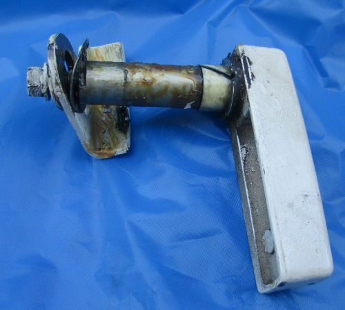 Omc johnson evinrude hood latch oem front handle shaft 1971-1985 322537 60-70 hp