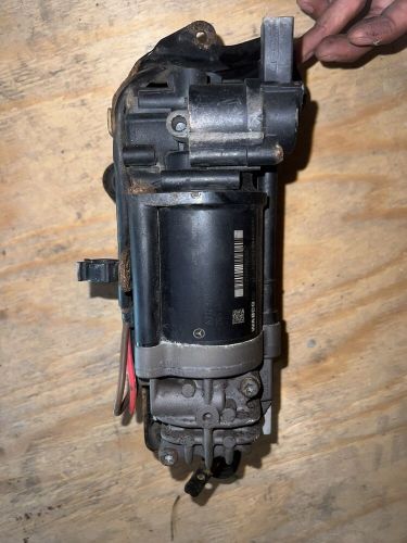 2012 w218 mercedes cls63 amg airmatic air suspension compressor pump 2123200104