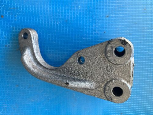 Yamaha 4.3l v6 inboard engine alternator bracket 10081100