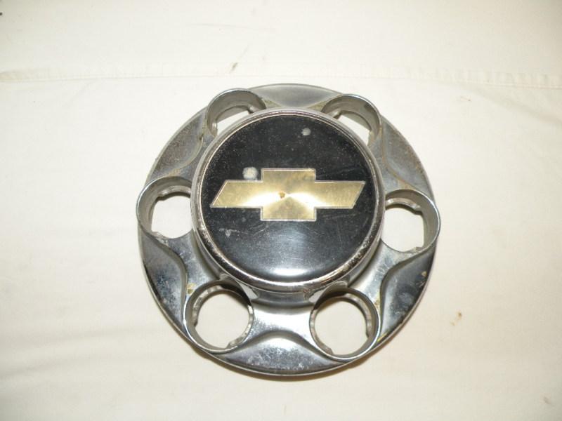 1988-2000 chevy silverado suburban center cap  6 lug   oem