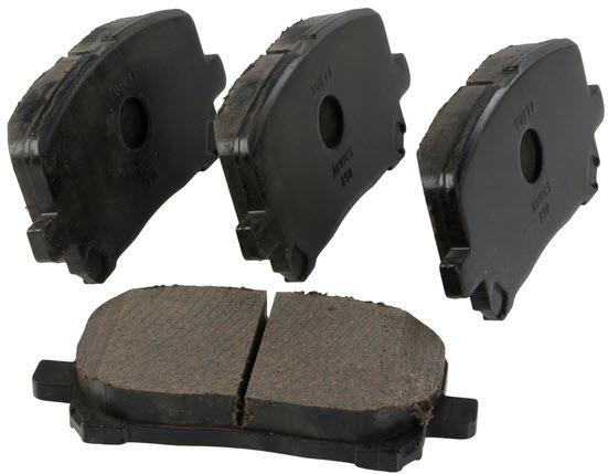 Front disc brake pad set 04465-02080