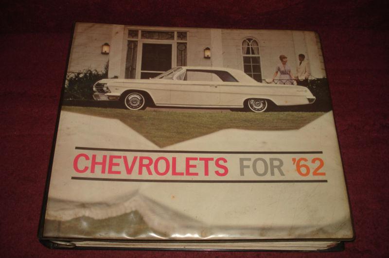 1962 chevrolet and corvette dealer showroom album / nice orignal manual / book!!