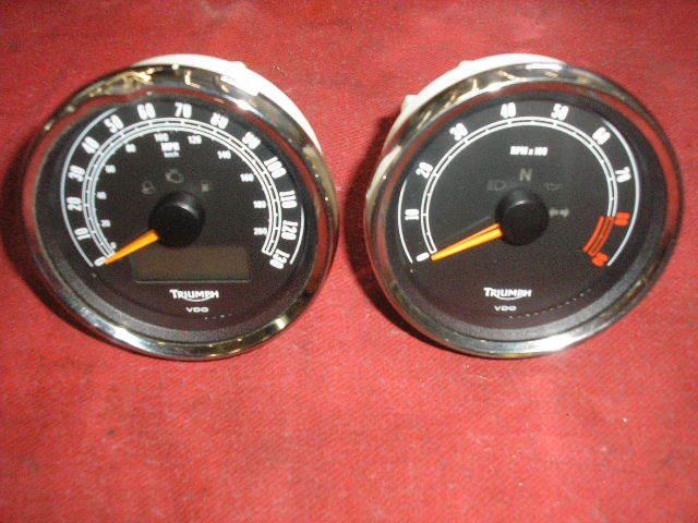 Triumph bonneville t100 thuruxton speedo tach