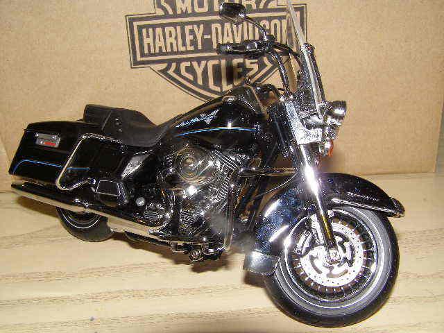 2012 harley road king - midnight pearl  - 1:12 ertl