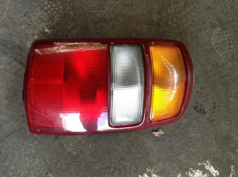 00 01 02 03 04 05 06 tahoe rear right passenger tail light oem