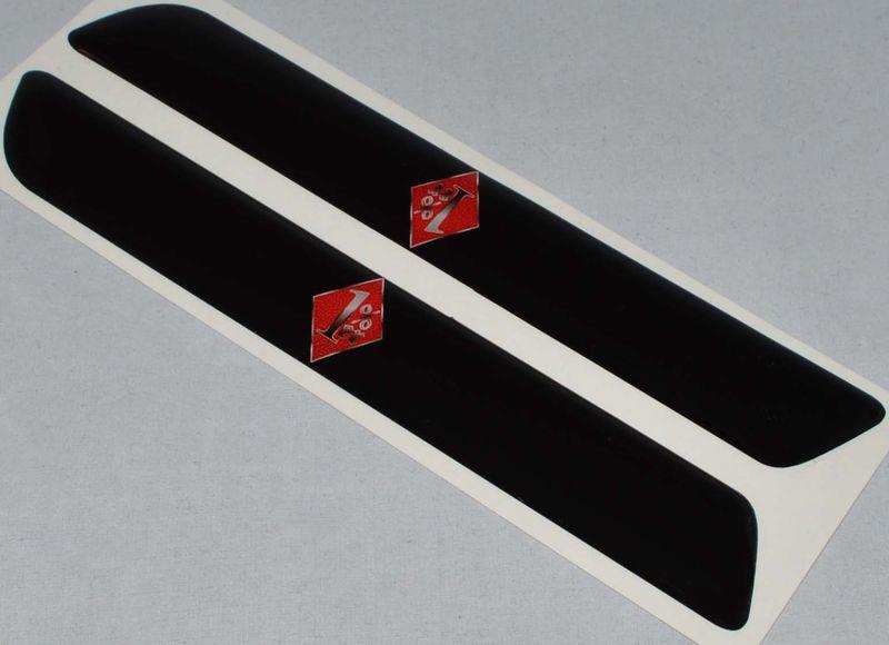 2 black "red diamond 1% er" saddlebag latch reflector decals for harley models