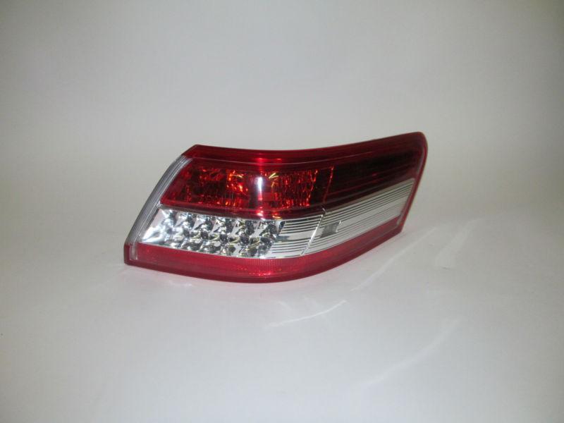 2010 2011 toyota camry oem right tail light nice!