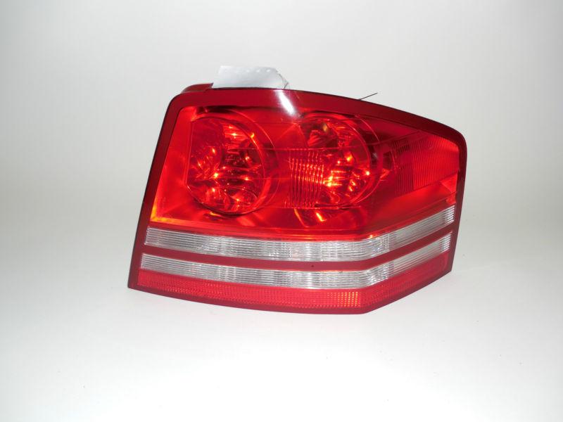 08 09 2010 dodge avenger oem right tail light nice!