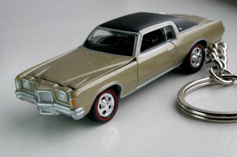 1971 pontiac grand prix * champagne gold 71 * diecast keychain