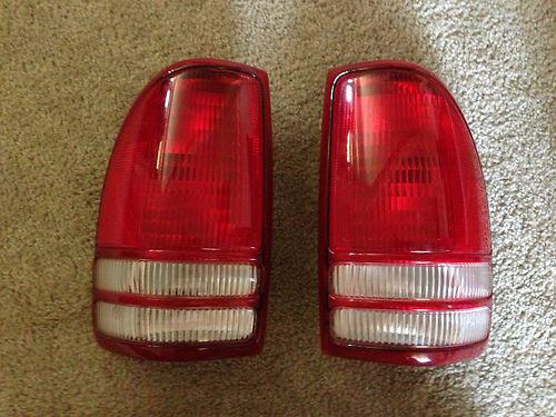 2004 dodge dakota taillights