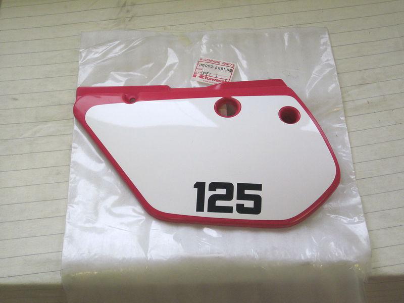 Kawasaki kmx125 a1 a2 a3 b1 b2 b3 b4 b5 red left side cover lh 36002-5281-6b nos