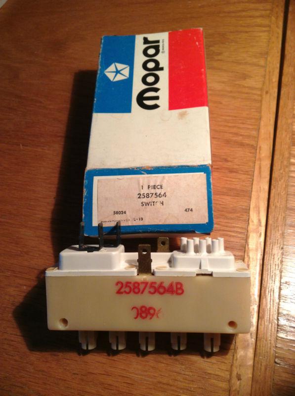 New original mopar part 2587564 5 button ac heater vacuum switch in box 1960-67