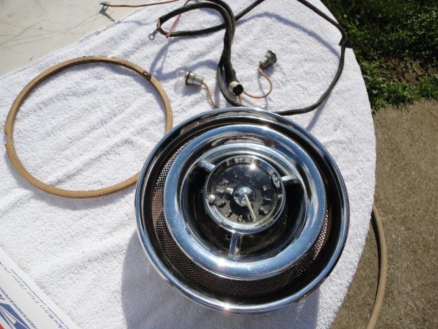 1953 1954 pontiac chieftan radio front & clock model 984817 