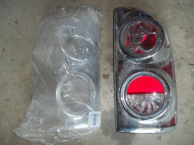 '07 dodge ram tail light lens & cover