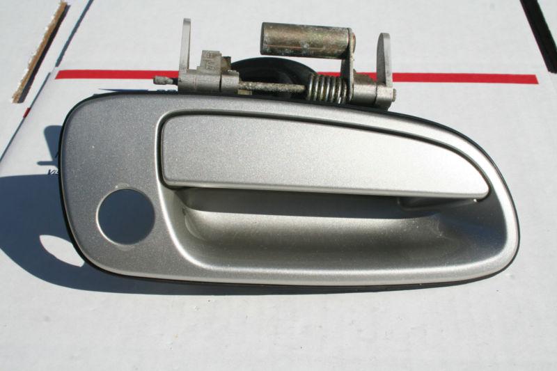 01 02 03 toyota prius right front door handle silver  60 day warranty priority