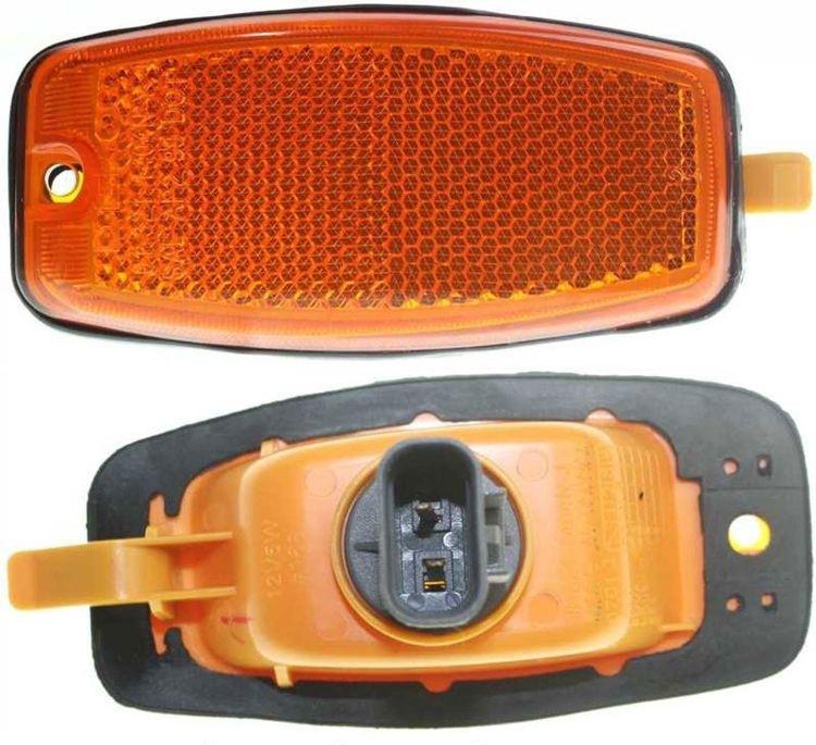 Side marker light lamp assembly fits driver left or passenger right side