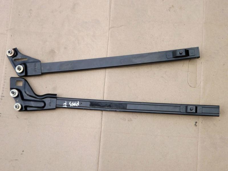 Subaru impreza wrx sti oem front passenger side window regulator track guide