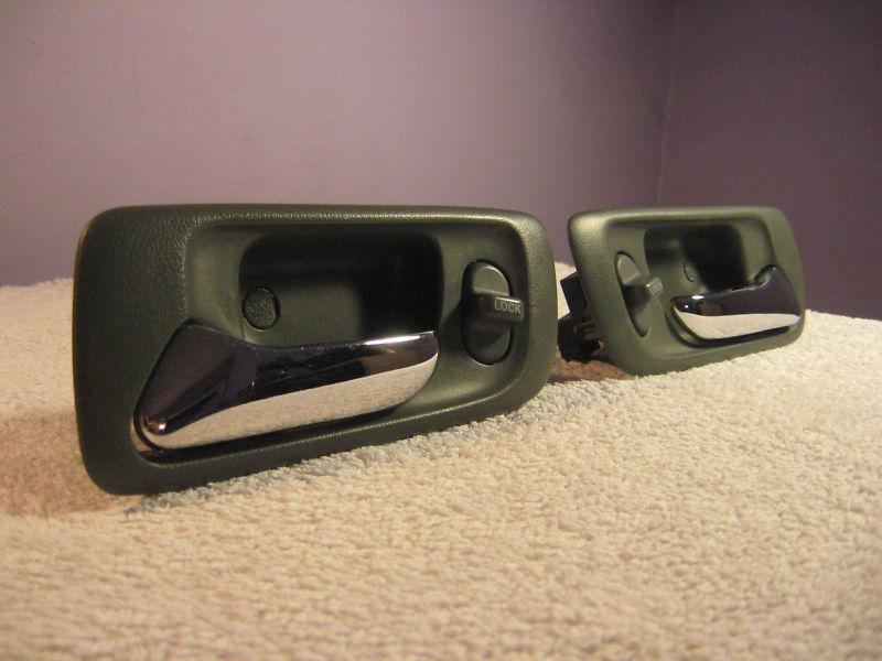 99-04 honda odyssey 98-02 accord 4 door oem front inside door handles gray (l&r)