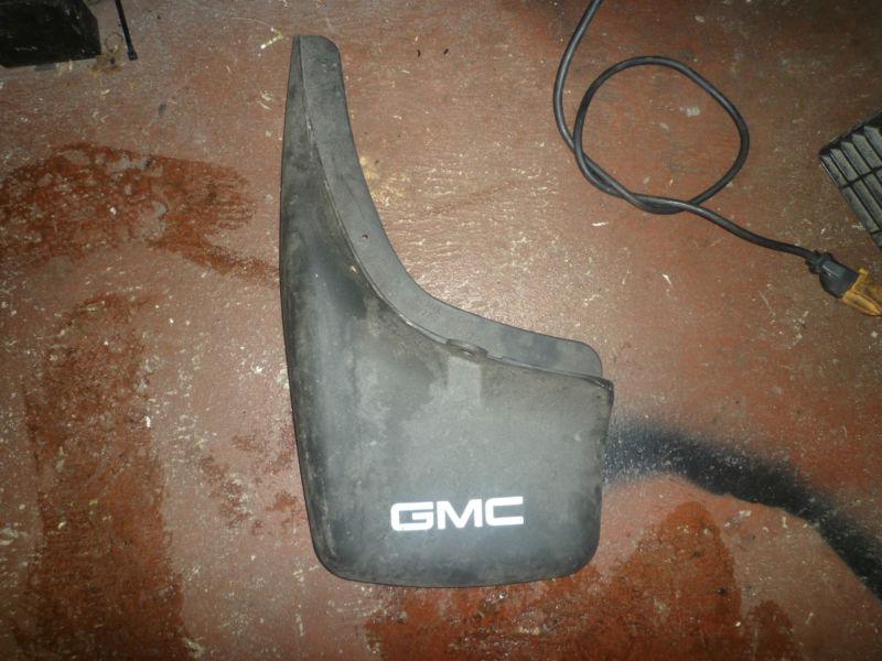 99-07 gmc driver side rear mudflap/guard oem new never used,sierra,c3,denali,xl