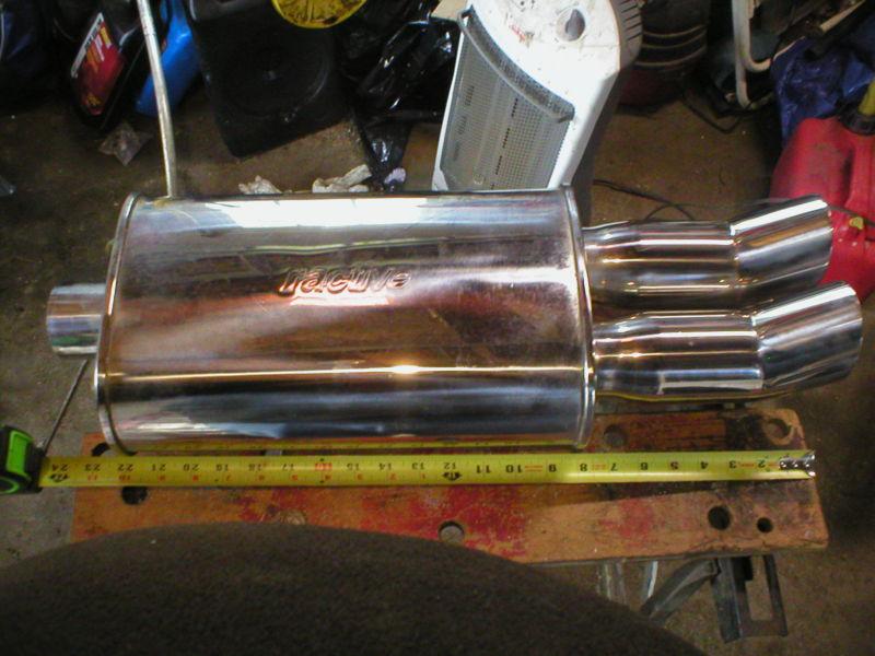 Ractive dual tipped muffler