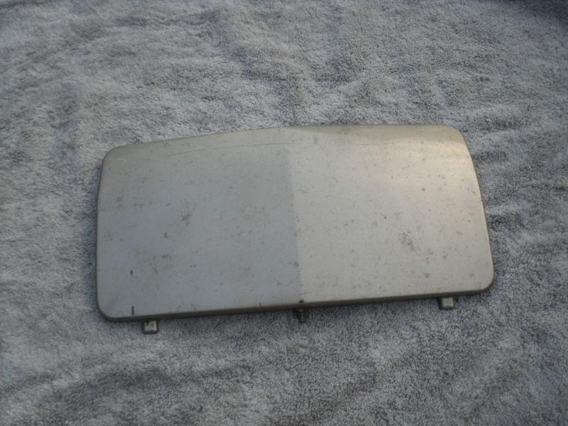 Front bumper license plate filler deville/dhs/dts 2000-2005