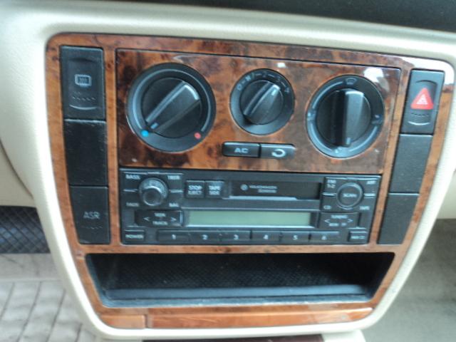 Radio/stereo for 98 99 passat ~ am-fm stereo w/cass premium 4 green lighting