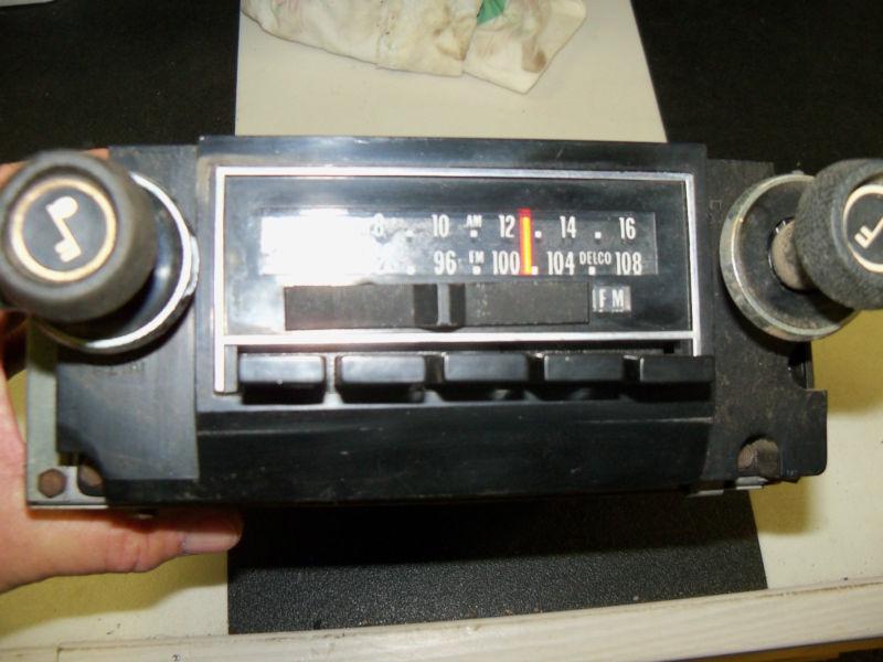 Working original 1973 chevy chevelle am fm radio gm delco with knobs