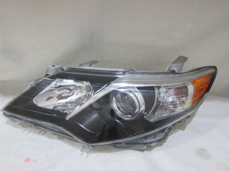 2012 toyota camry oem used lh-driver side headlight ** se model**