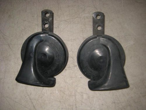 98 99 00 01 02 03 jaguar xj8 vanden plas factory set of horns oem