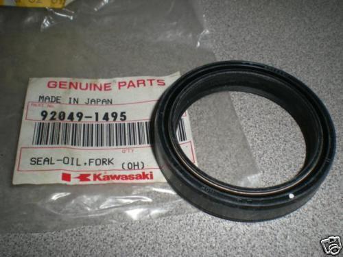 Nos 1998 1999 kawasaki zx600 fork oil seal 92049-1495