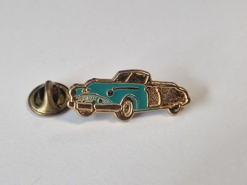 Vintage chevrolet pin badge ,green and gold