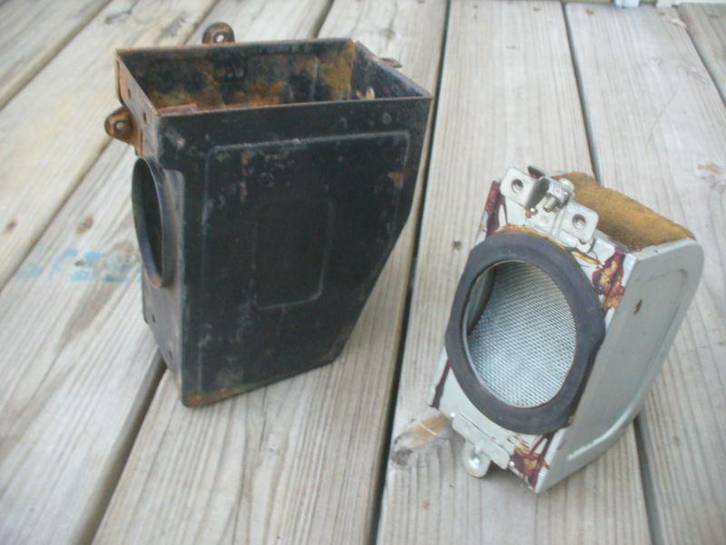 Vintage 1979 suzuki gs 550 oem air cleaner assembly unit.