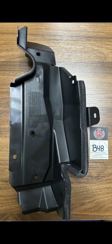 Genuine nissan air guide 21578-5bc1b